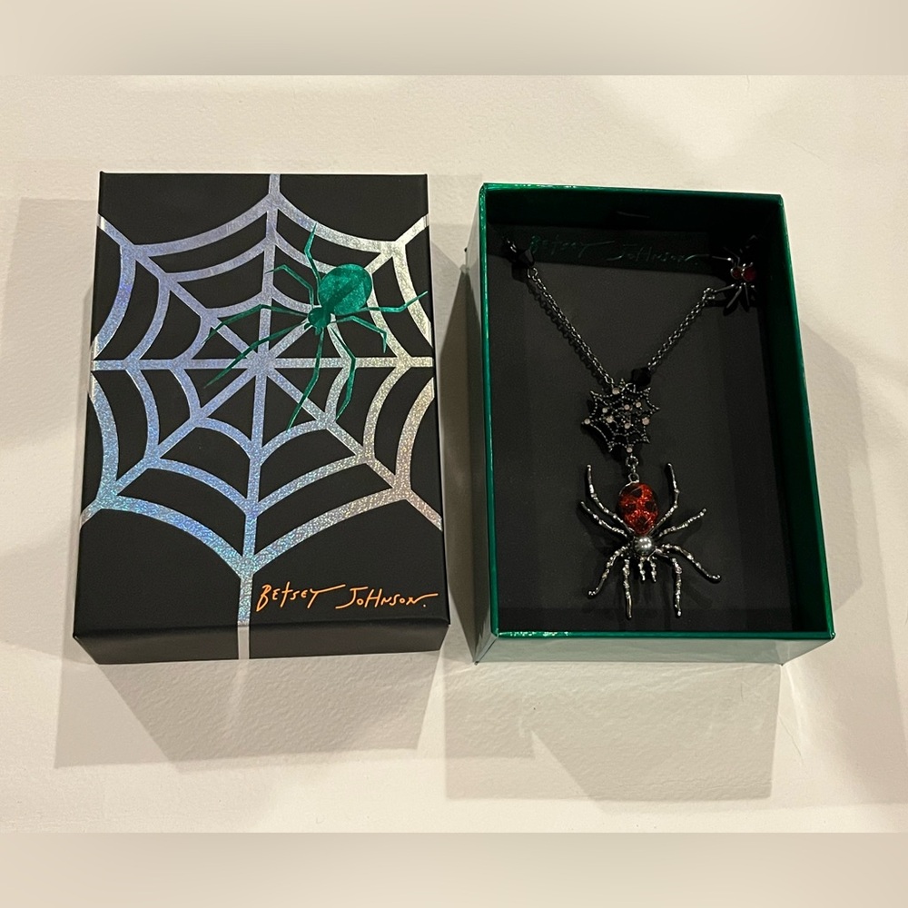 Betsey Johnson spider necklace new in box